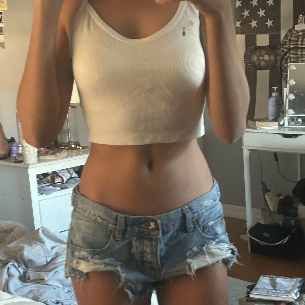 uniqlo white tank top